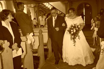 Der Vater f�hrt die Braut
